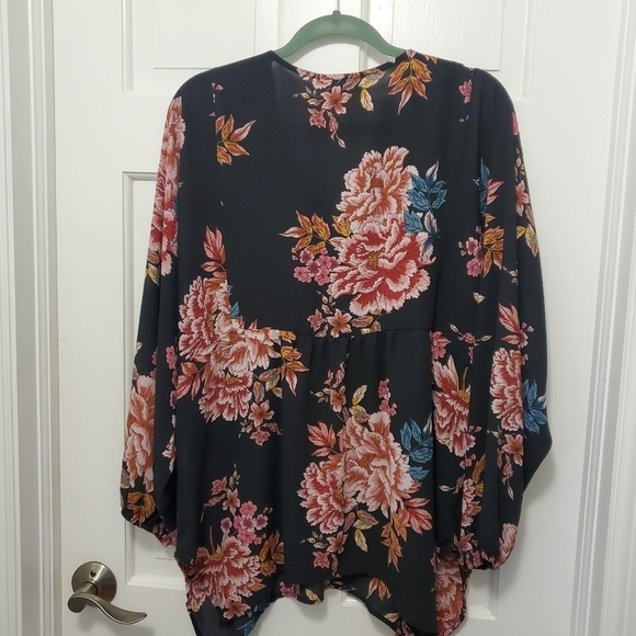 Style & Co. Floral Print Tunic Blouse Size L Handerchief Hemline 100% Polyester - Picture 10 of 10